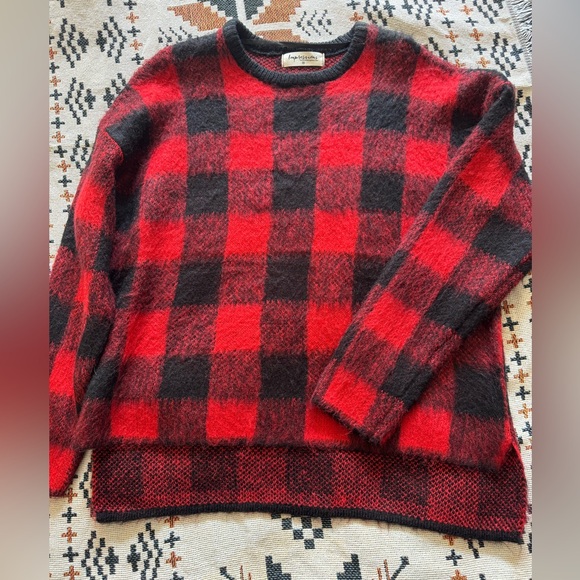 Sweaters - Boutique Buffalo check hi low sweater